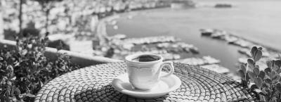 9640873/neapel-kaffee-tisch-gettyimages-975196246-1634910433861_1635858083011.jpg