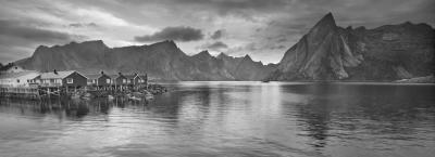 9698165/lofoten-norwegen-istock-000045435574-full-0_1662562115075.jpg
