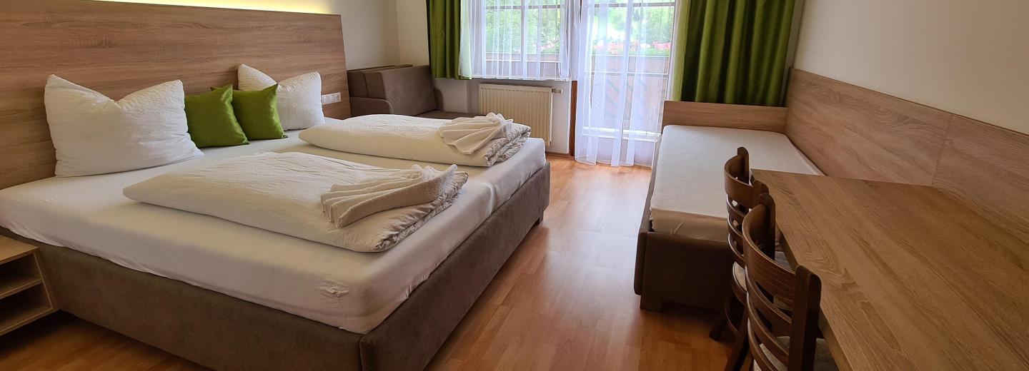 © Eurotours családi szoba erkély kilátás a hegyekre "Family Comfort"