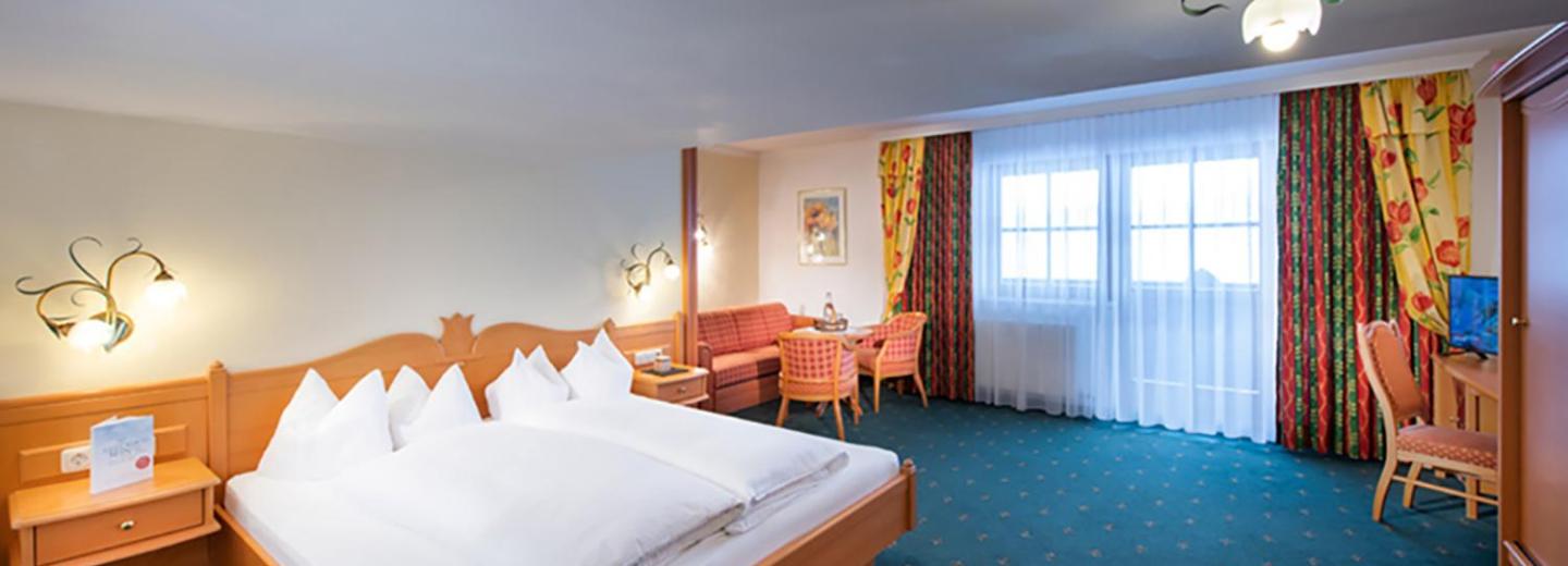 © Eurotours „Schneeberg” comfort erkélyes négyágyas szoba