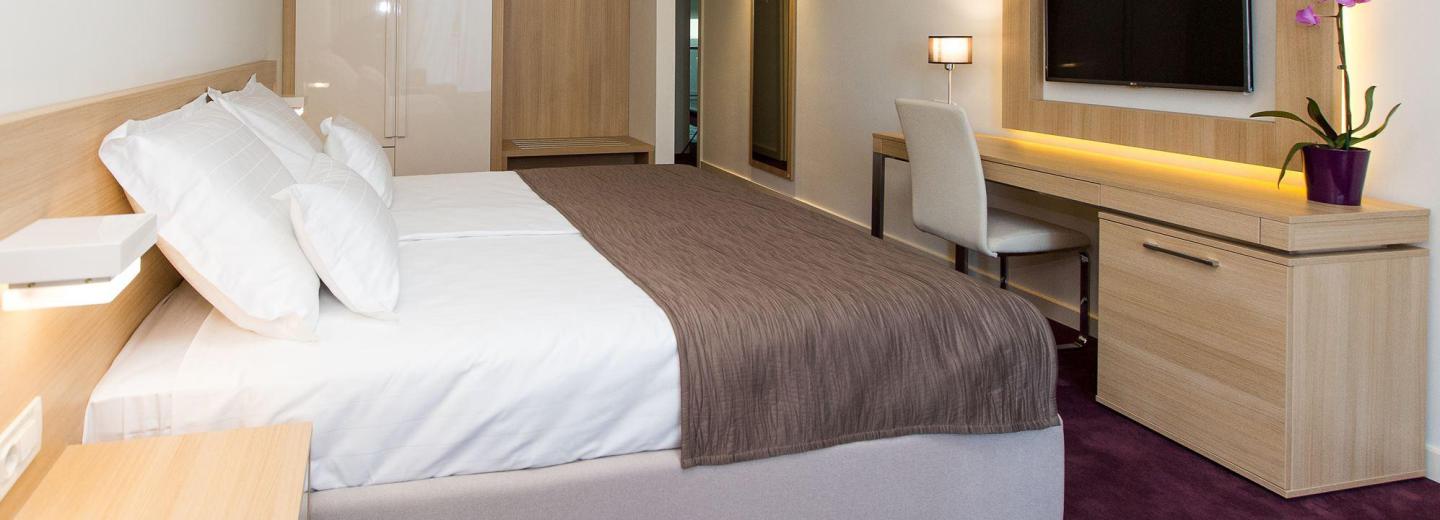 © Eurotours kétágyas szoba standard városra néző