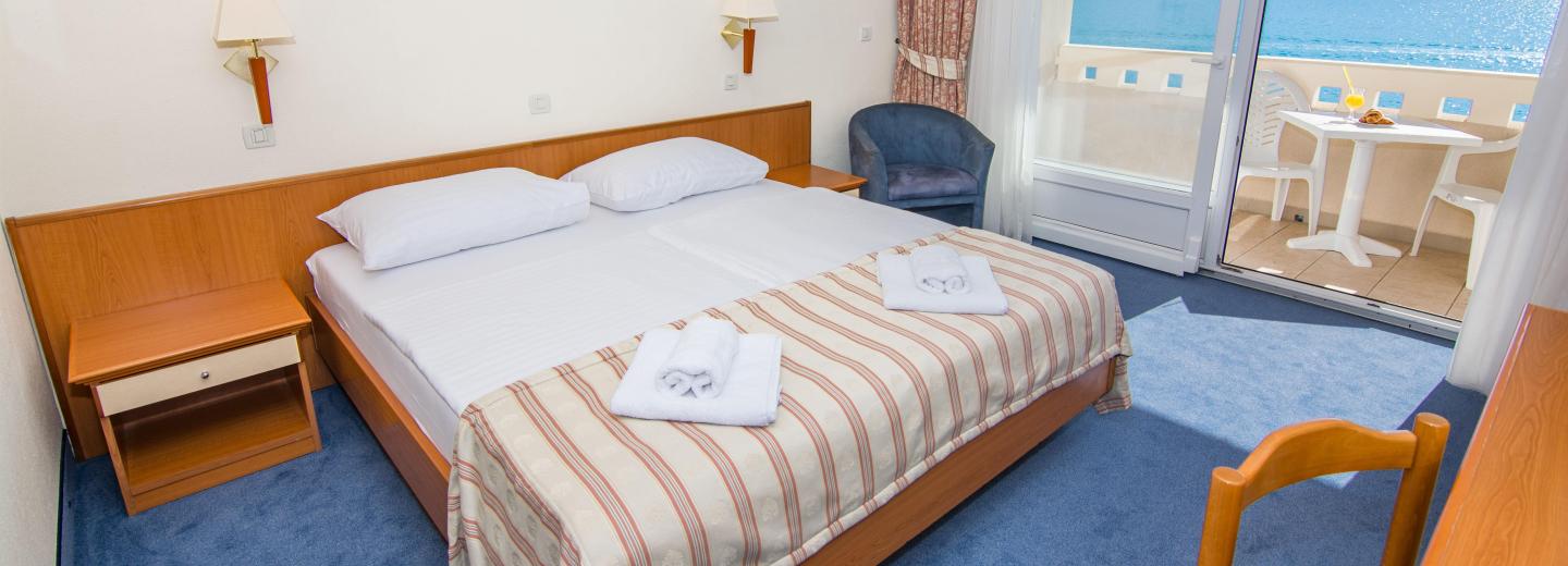 © Eurotours superior tengerre néző kétágyas szoba erkéllyel