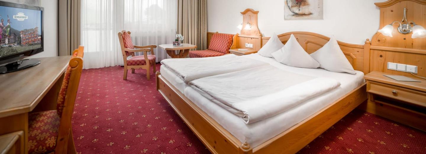 © Eurotours comfort Háromágyas szoba erkély Kohlerhof vagy "Wellnessschlössl"