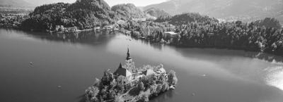 9799137/bled-slowenien-see-gettyimages-1388152578-0_1728370490845.jpg