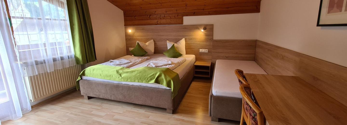 © Eurotours comfort Kétágyas szoba erkély vagy terasz a hegyekre néző kilátás