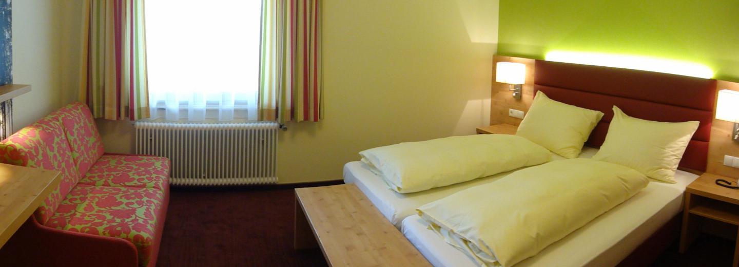 © Eurotours standard Négyágyas szoba