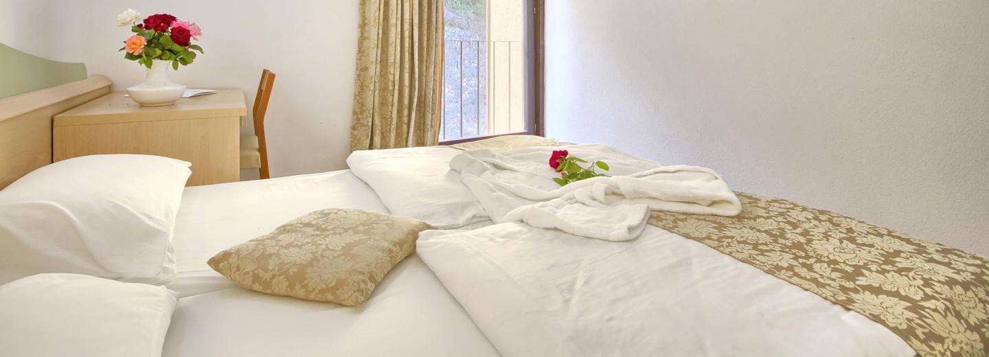 © Maslinica hotels & resort deluxe Kétágyas szoba erkély tengerre néző kilátás