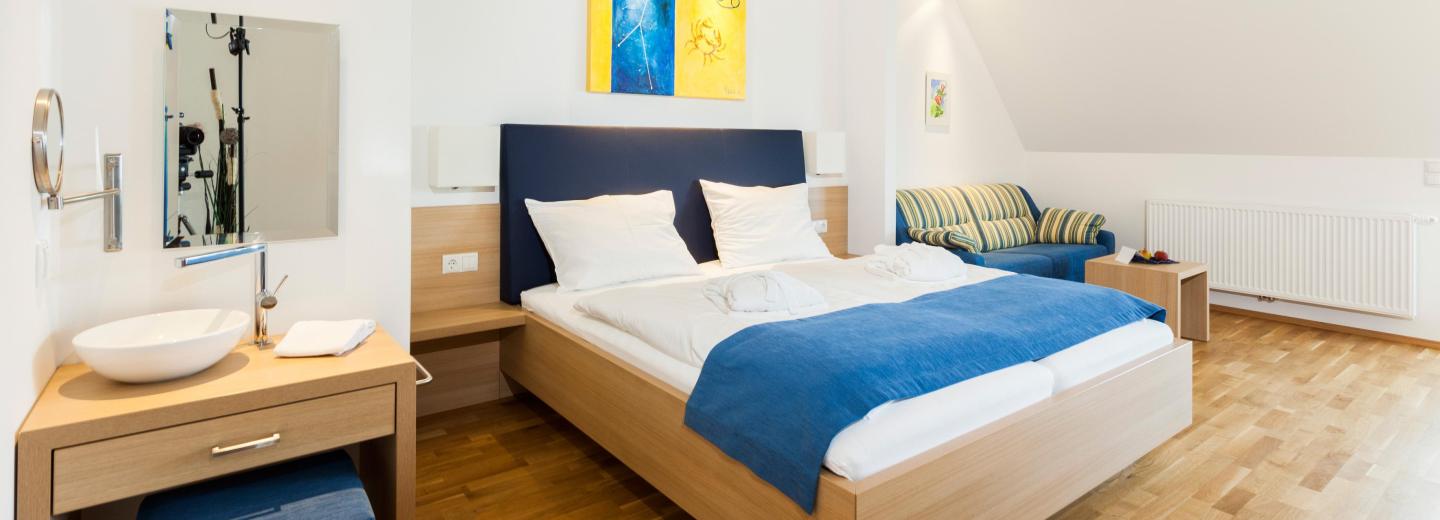 © Eurotours superior Kétágyas szoba erkély a hegyekre néző kilátás "Sternzimmer"
