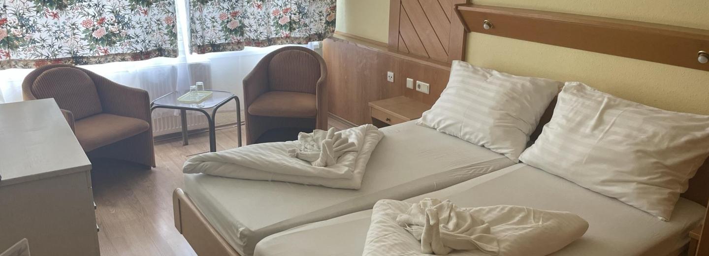 © Eurotours Zimmerbeispiel, Doppelzimmer Standard