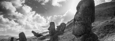 9814750/osterinsel-moai-statuen-gettyimages-539960758-erweitert-0_1739343310965.jpg