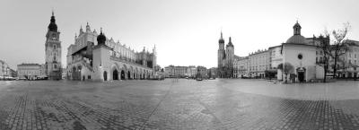 9815431/polen-krakau-hauptplatz-gettyimages-162247105-0_1740560695175.jpg