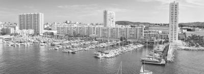 9817492/toulon-hafen-gettyimages-516550099-0_1744015172560.jpg