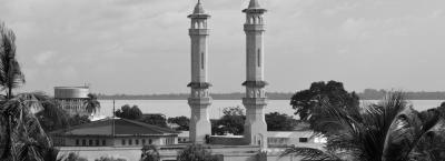 9817639/banjul-fahahmoschee-gettyimages-493237406-0_1745908781540.jpg
