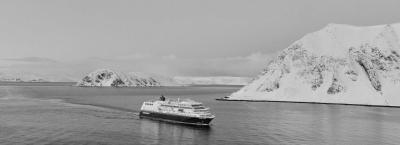 9818411/drone-honningsvag-ms-trollfjord-hgr-168454-photo-kristian-dale_1744726993902.jpg