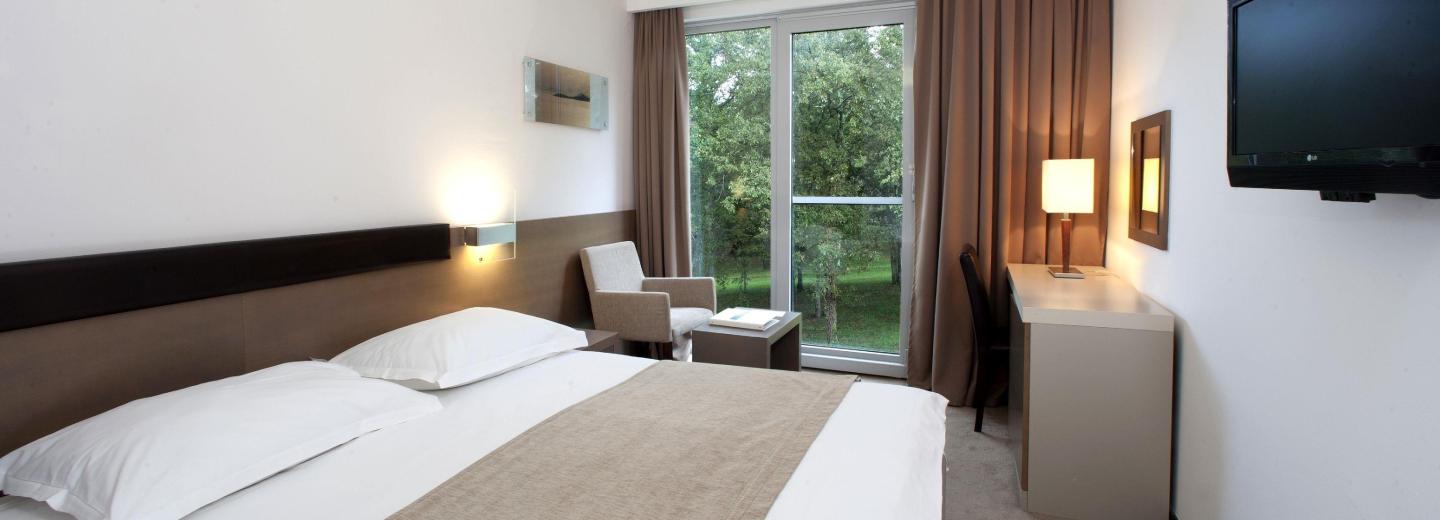 © Eurotours Zimmerbeispiel, Doppelzimmer (DZ) „Economy E3“