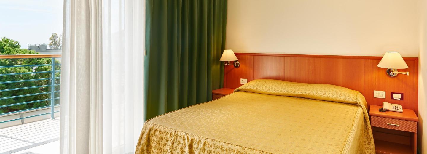 © Eurotours Zimmerbeispiel Doppelzimmer Classic Balkon