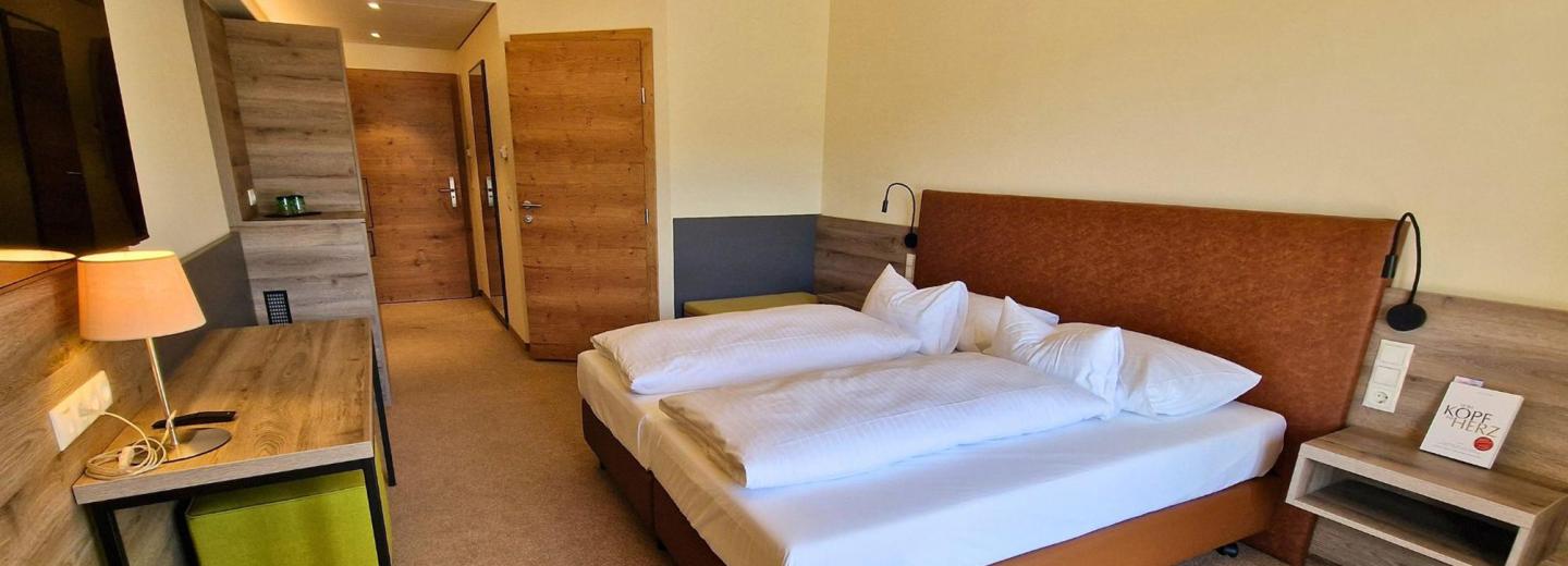 © Eurotours Szobapélda: comfort Kétágyas szoba erkély
