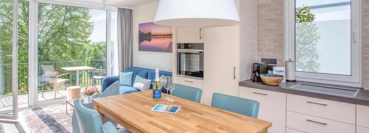 © Eurotours Beispielzimmer Appartement Balkon Aurora Landseite
