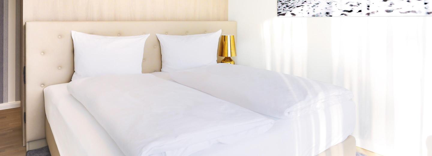 © Eurotours Beispielzimmer Appartement Balkon Aurora Landseite
