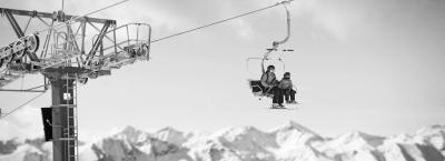 9821127/familie-ski-lift-winter-gettyimages-873511434_1750750946496.jpg