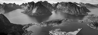 9821292/lofoten-norwegen-gettyimages-626466840-erweitert-0_1751295115457.jpg