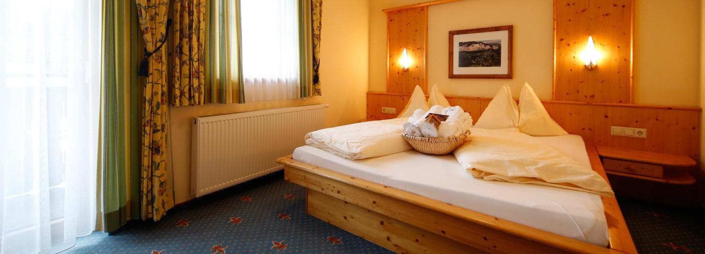 © Eurotours Zimmerbeispiel: Standard Doppelzimmer Balkon