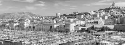 9823097/vbg26656-blick-auf-marseille-mit-altem-hafen_1754395484893.jpg