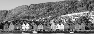 9823315/bergen-hauser-ufer-gettyimages-538668772-erweitert-0_1755158486712.jpg