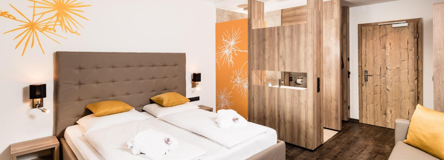 © Eurotours Zimmerbeispiel Almina Balkon