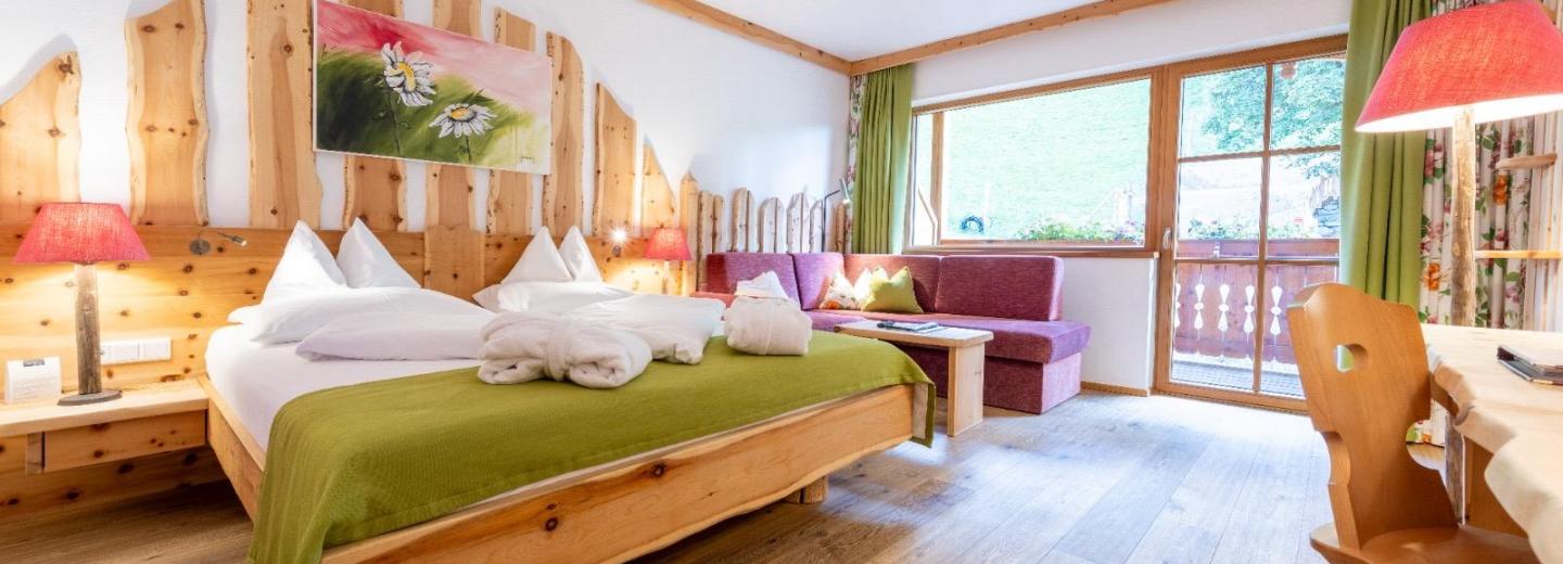 © Eurotours Szoba példa, Comfort kétágyas szoba déli oldalon, erkéllyel