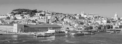 9824677/vbg30692-blick-auf-den-stadtteil-alfama-und-hafen-von-lissabon-portugal_1758194992200.jpg