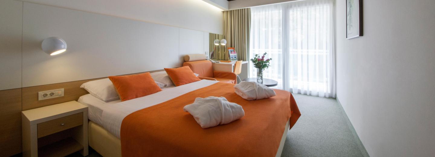 Zimmerbeispiel, Doppelzimmer Balkon Parkseite 