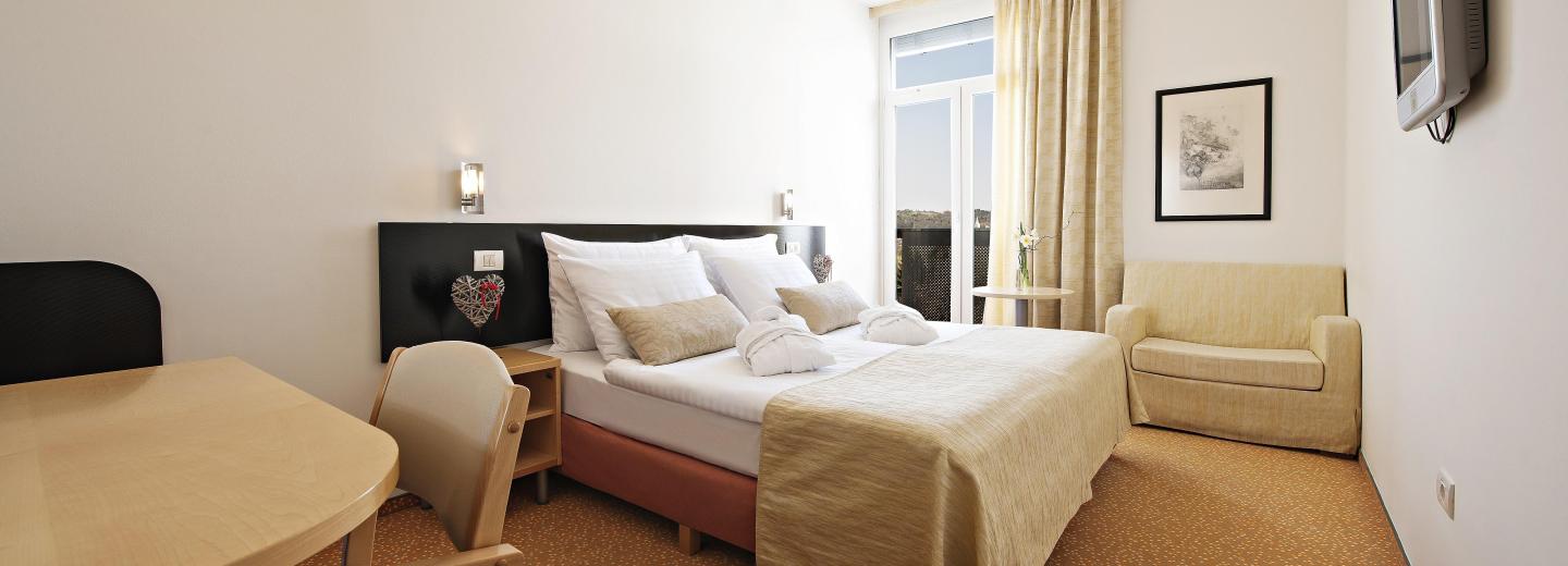 Szoba példa, kétágyas szoba „Economy franciaágy”