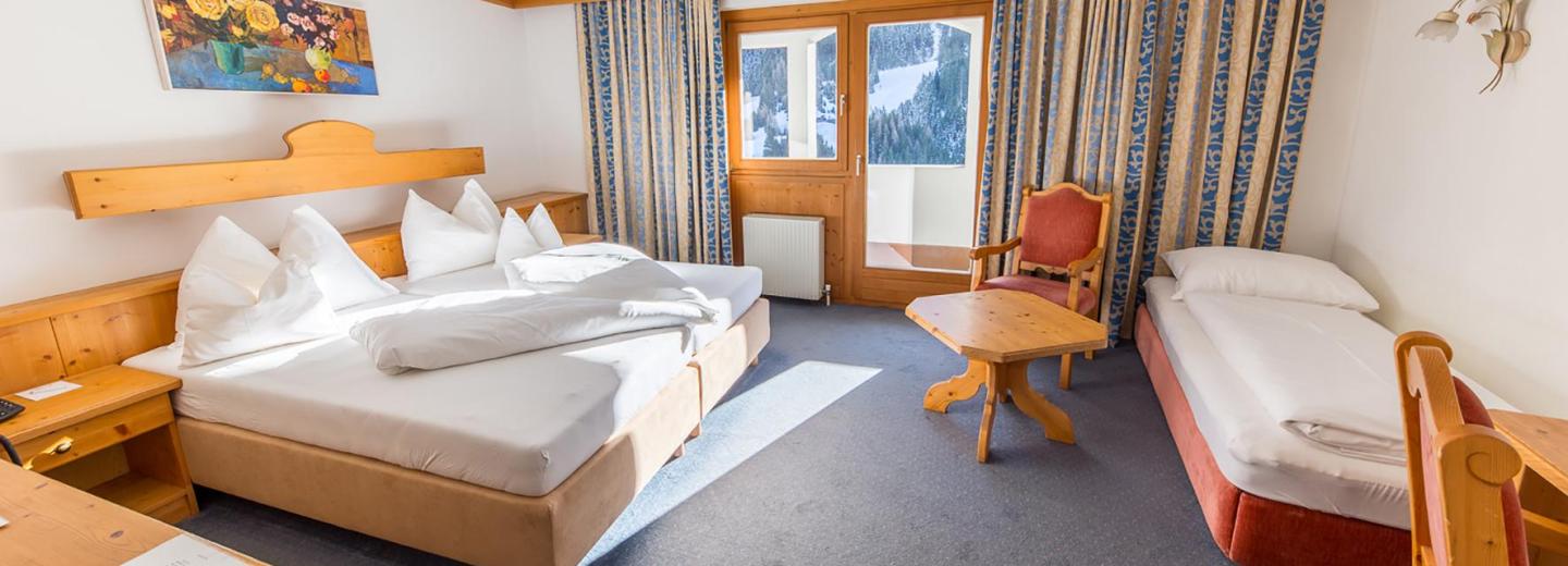 Szoba példa, kétágyas szoba erkéllyel