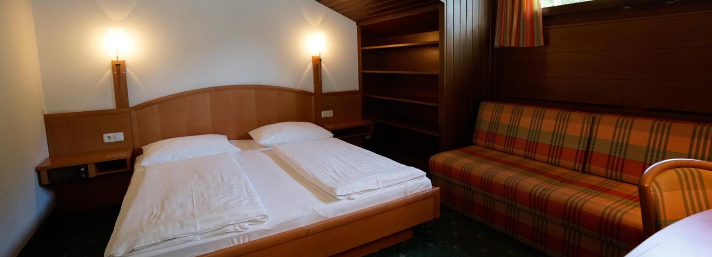 © Eurotours Szoba példa, „Economy” kétágyas szoba