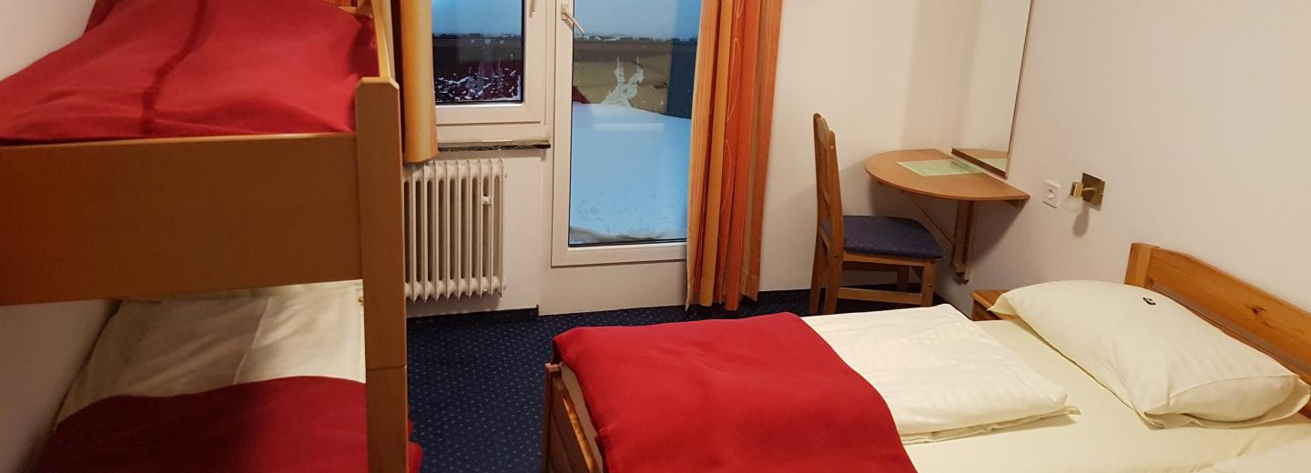 Szoba példa, négyágyas szoba erkéllyel