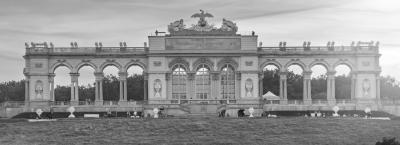 9826836/osterreich-wien-schoenbrunn-gloriette-pavillon-park-sonnenuntergang-gettyimages-1409095275-0_1759729832738.jpg