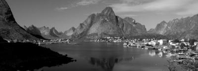 9827022/lofoten-berg-colourbox960303-erweitert-0_1759836927233.jpg