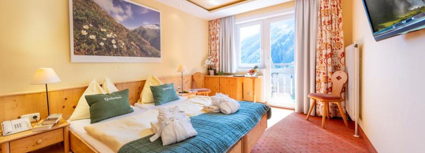 Szoba példa, standard kétágyas szoba erkéllyel