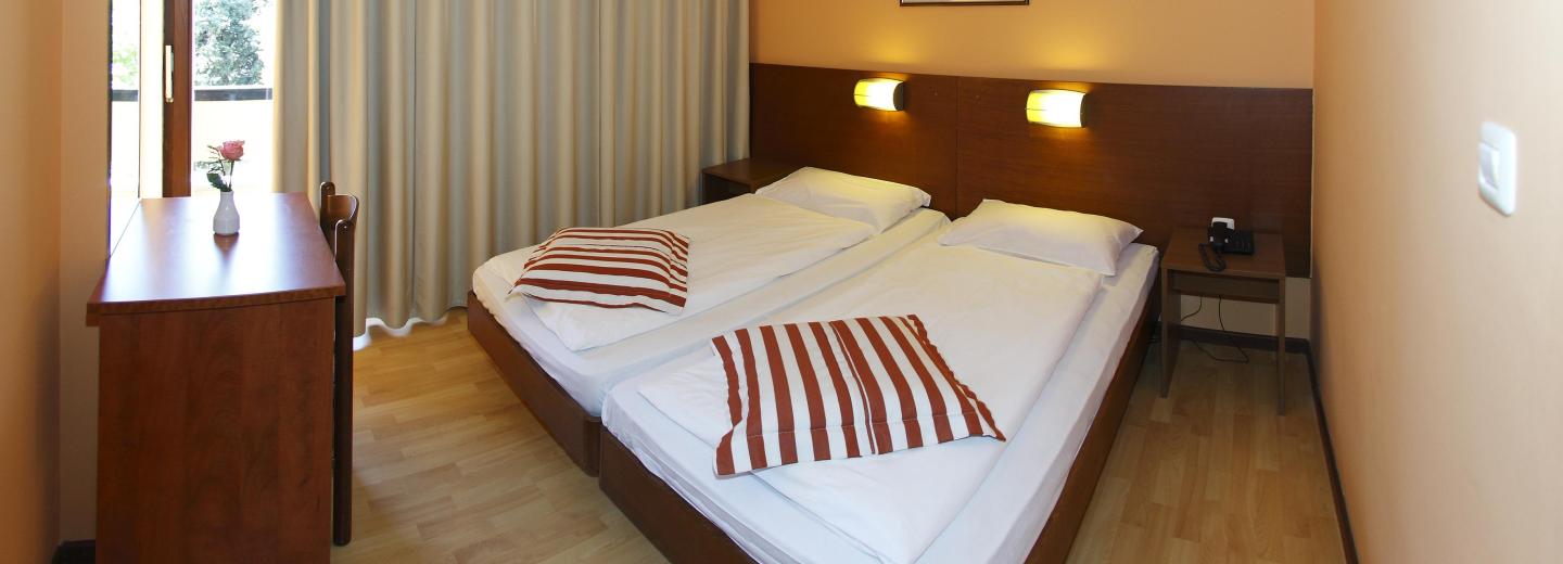 © Eurotours Zimmerbeispiel, Familienzimmer Standard Balkon