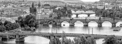 9827421/vbg32205-bruecken-ueber-den-fluss-moldau-in-prag-tschechien_1759475629563.jpg