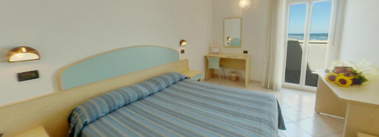 Szoba példa standard kétágyas szoba erkéllyel