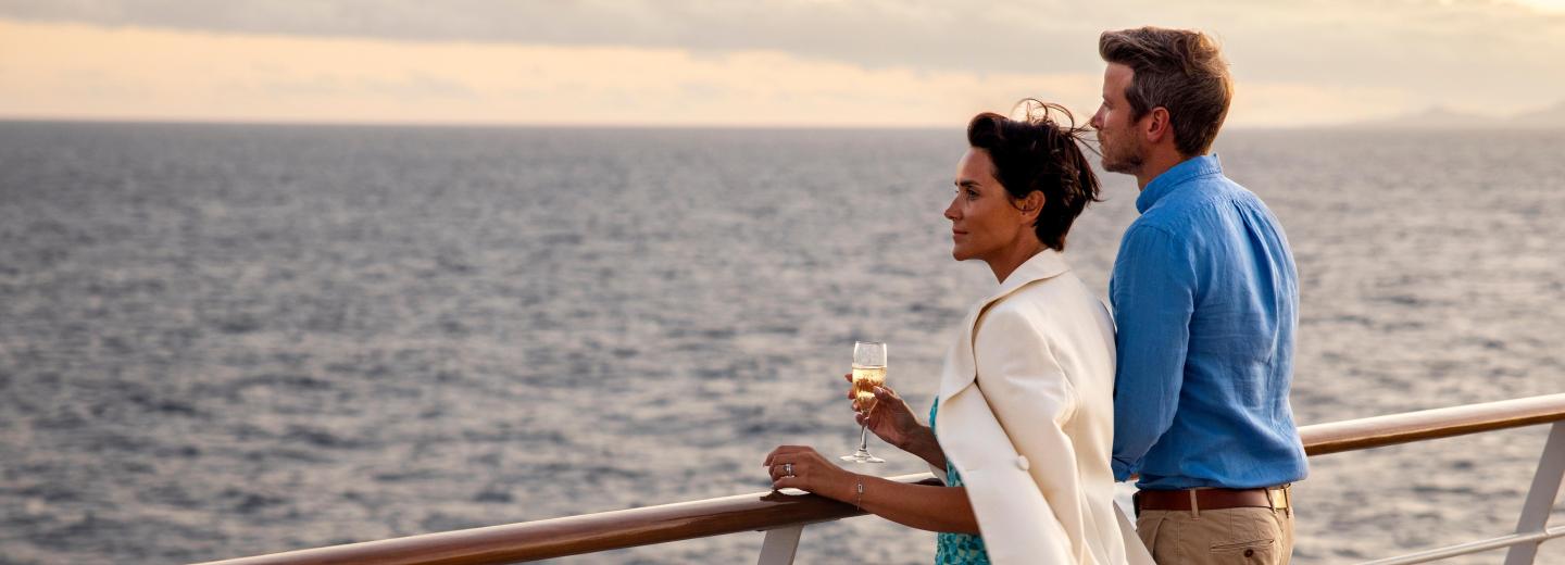 Mesés déli-tengeri fürdőzés és hajóút