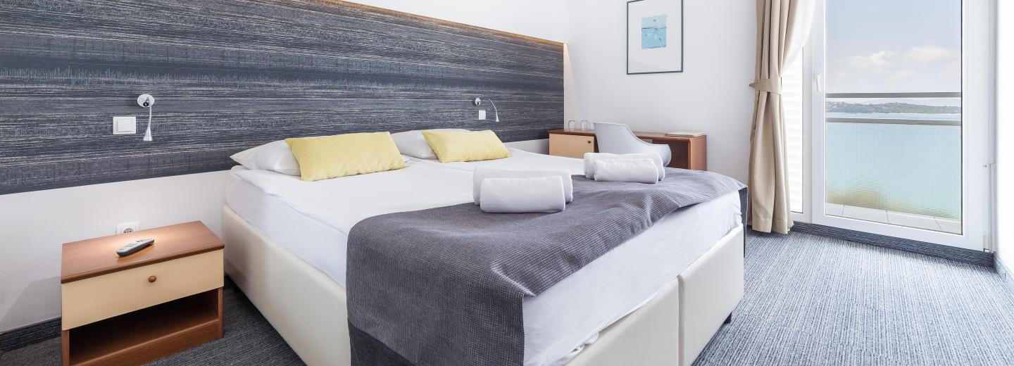 Zimmerbeispiel Standard Doppelzimmer Balkon Meerblick