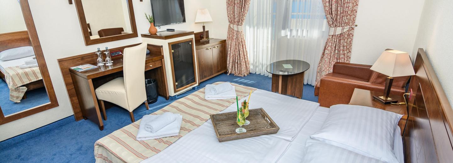 Zimmerbeispiel, Doppelzimmer „Superior Balkon Meerblick“