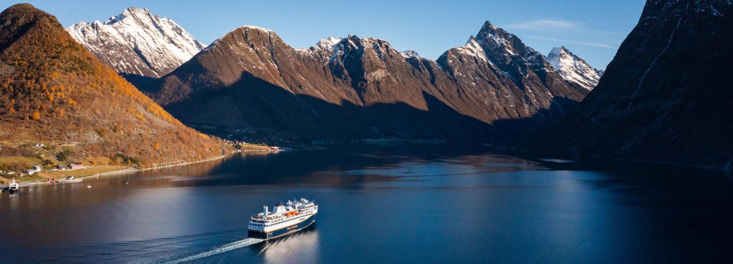 Norvég postai hajóútvonal - hajóút és városi kirándulás