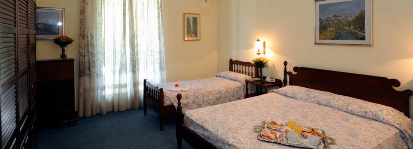 Zimmerbeispiel, Dreibettzimmer Standard Balkon