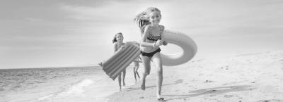 9829817/kinder-strand-meer-sommer-gettyimages-871343212-erweitert_1763378747243.jpg