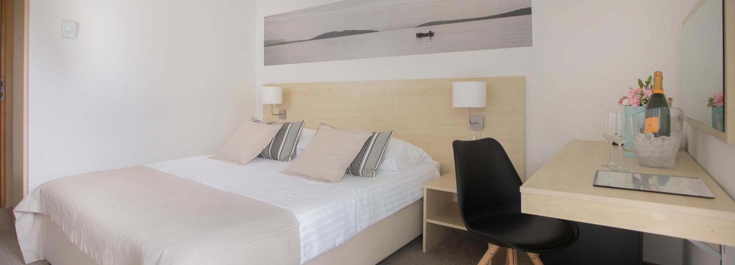 Zimmerbeispiel, Standard Doppelzimmer Balkon Meerseite