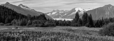 9830016/juneau-alaska-usa-berge-landschaft-istock-79573081-xxlarge-0_1763547286746.jpg